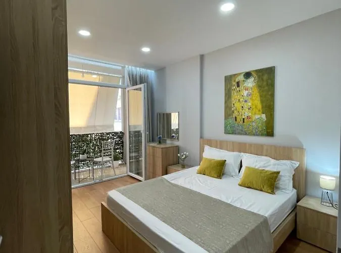 Franci\'S Apartment No2